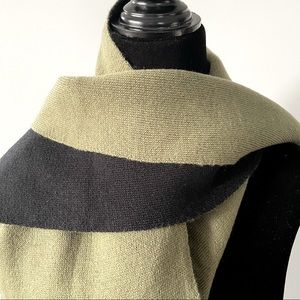 Bench Green and Black Scarf -Stay Warm